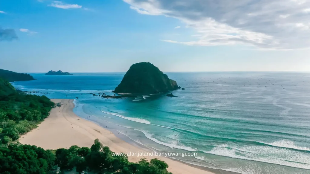 Pantai Pulau Merah Banyuwangi