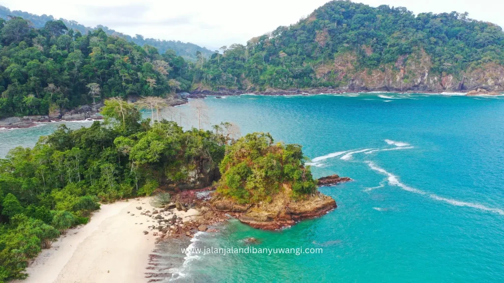 Pantai Teluk Ijo Banyuwangi