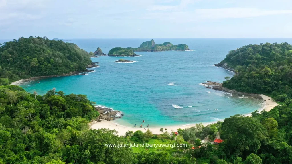 Pantai Wedi Ireng Banyuwangi